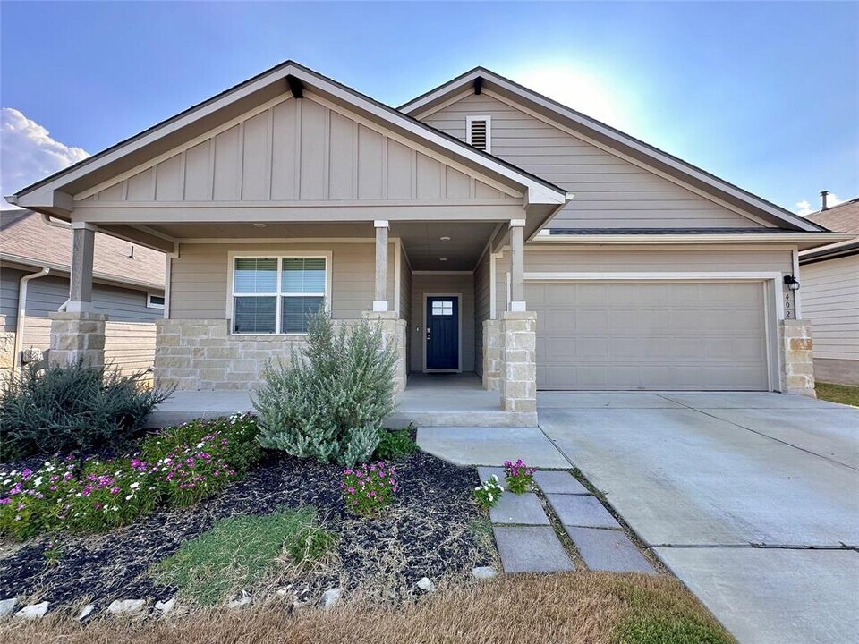 402 Barton Creek Ln in Hutto, TX - Building Photo