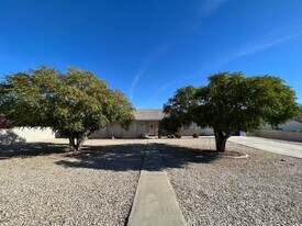 16379 Kamana Rd in Apple Valley, CA - Building Photo