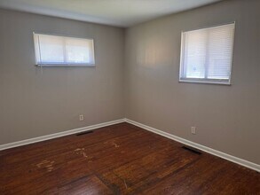 381-385 S Yearling Rd in Whitehall, OH - Building Photo - Building Photo