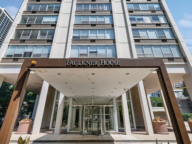 70 W Burton Pl in Chicago, IL - Building Photo - Building Photo