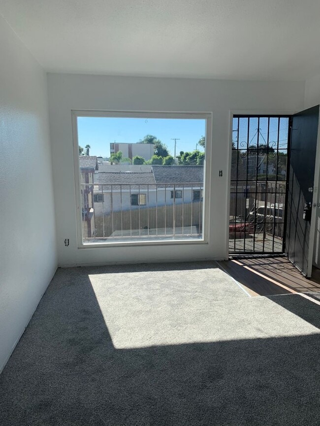 property at 4077 Oakcrest Dr