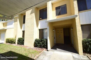 670 Cedar Side Cir NE in Palm Bay, FL - Building Photo