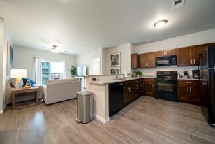 Crescent Falls in Joplin, MO - Building Photo