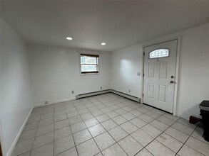 457 Clocks Blvd in Massapequa, NY - Building Photo - Building Photo