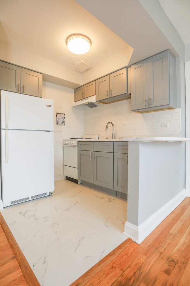 6106 N Kenmore Ave, Unit #312