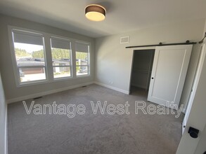 1901 Northern Flicker Ct in Kelowna, BC - Building Photo - Building Photo