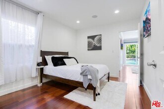 4240 Matilija Ave in Los Angeles, CA - Foto de edificio - Building Photo