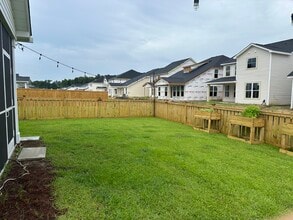 8669 Windsor Hill Blvd in North Charleston, SC - Foto de edificio - Building Photo