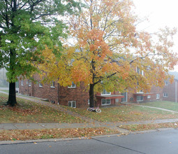 Ashwood Apartments & Townhomes in Erlanger, KY - Building Photo - Building Photo