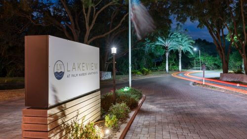 Lakeview at Palm Harbor in Palm Harbor, FL - Foto de edificio