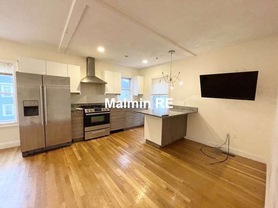 128 Hillside St, Unit 1 in Boston, MA - Building Photo