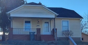 1030 Bond St in Moberly, MO - Building Photo