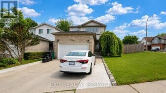287 Resurrection Dr in Kitchener, ON - Building Photo
