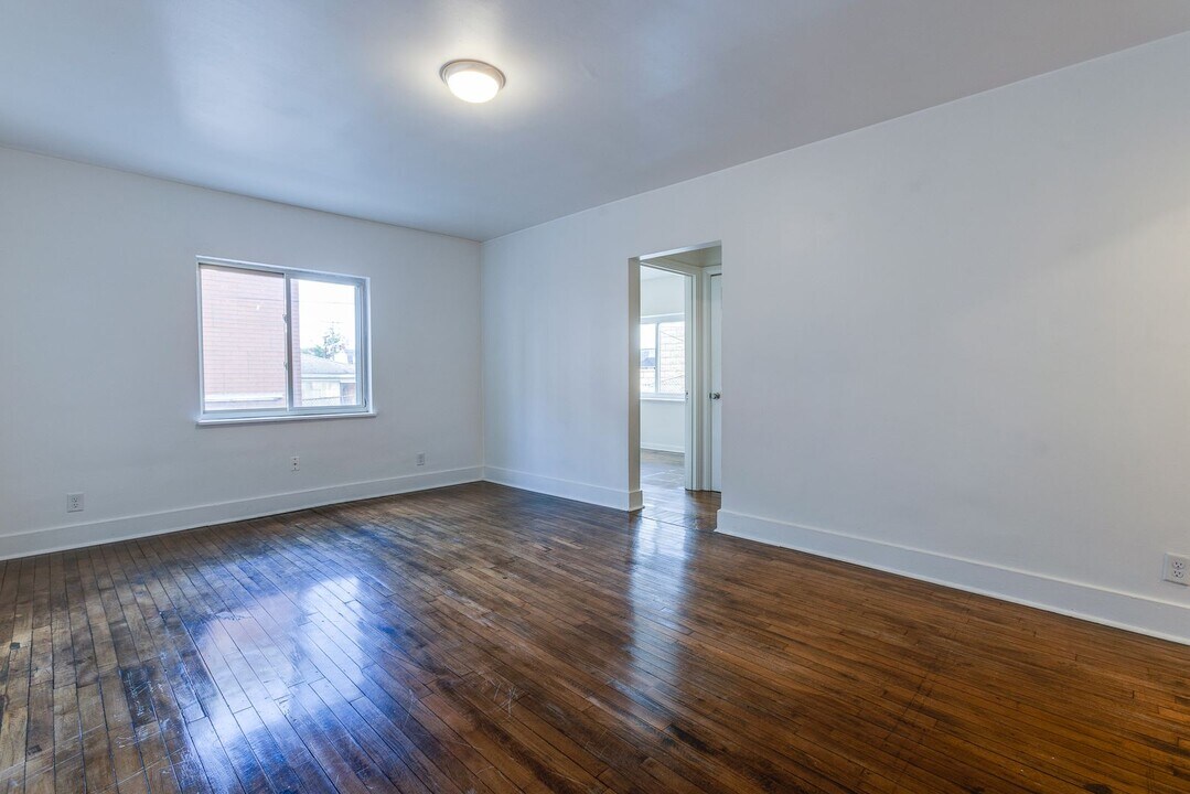 757 E Warrington Ave in Pittsburgh, PA - Building Photo