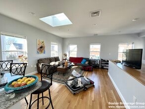 65 Burrell St, Unit 3 in Boston, MA - Building Photo - Building Photo