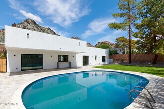 2423 E Lincoln Cir in Phoenix, AZ - Building Photo - Building Photo