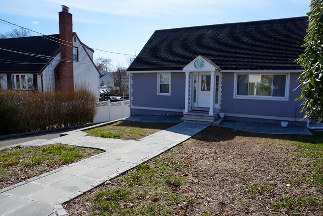 5 Nash Pl in Norwalk, CT - Building Photo - Building Photo