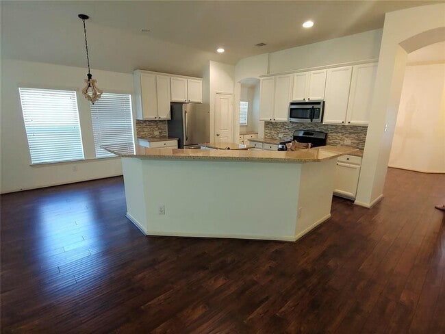 property at 3122 Crescent Oaks Park Ln