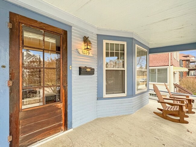 1029 Lakepointe St in Grosse Pointe Park, MI - Building Photo - Building Photo