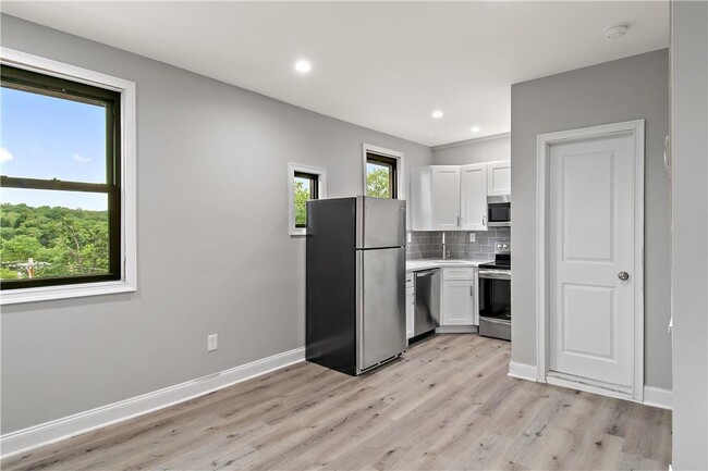 122 Commerce St in Hawthorne, NY - Building Photo - Building Photo