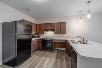 Bee Creek Crossing (Senior Apartments 55+) in Murray, KY - Foto de edificio - Interior Photo