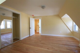 206 Summer St, Unit 2 in Somerville, MA - Foto de edificio - Building Photo