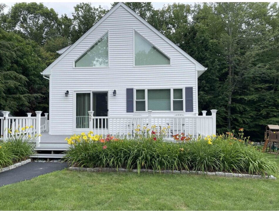 57 Meetinghouse Rd in Keene, NH - Building Photo