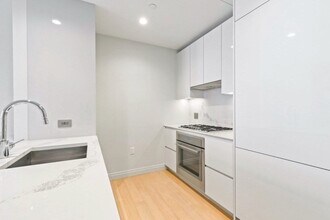 135 Seaport Blvd in Boston, MA - Building Photo - Building Photo