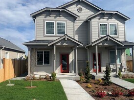 804-806 33rd St in Anacortes, WA - Building Photo