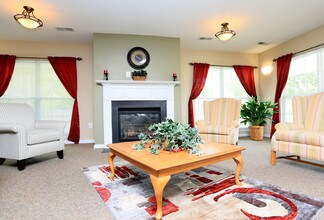 English Oaks Senior Apartment Homes in Fredericksburg, VA - Foto de edificio - Interior Photo