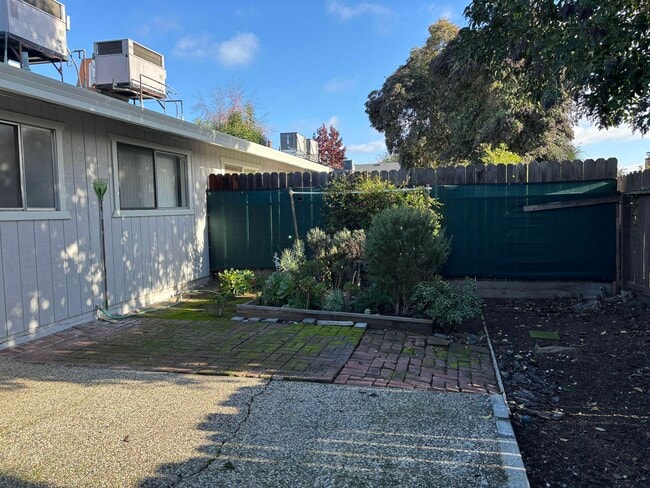 1714 Kent St in Roseville, CA - Building Photo - Building Photo