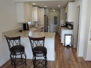 553 Kumukahi Pl in Honolulu, HI - Building Photo - Building Photo