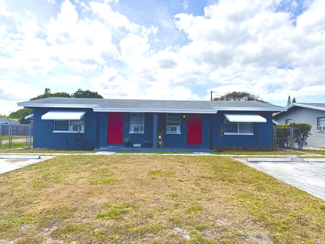 128 NW 13th Avenue, Unit 130NW13thAve. in Delray Beach, FL - Building Photo - Building Photo