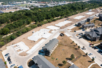 Legacy Creekside Apartments in San Antonio, TX - Building Photo - Building Photo