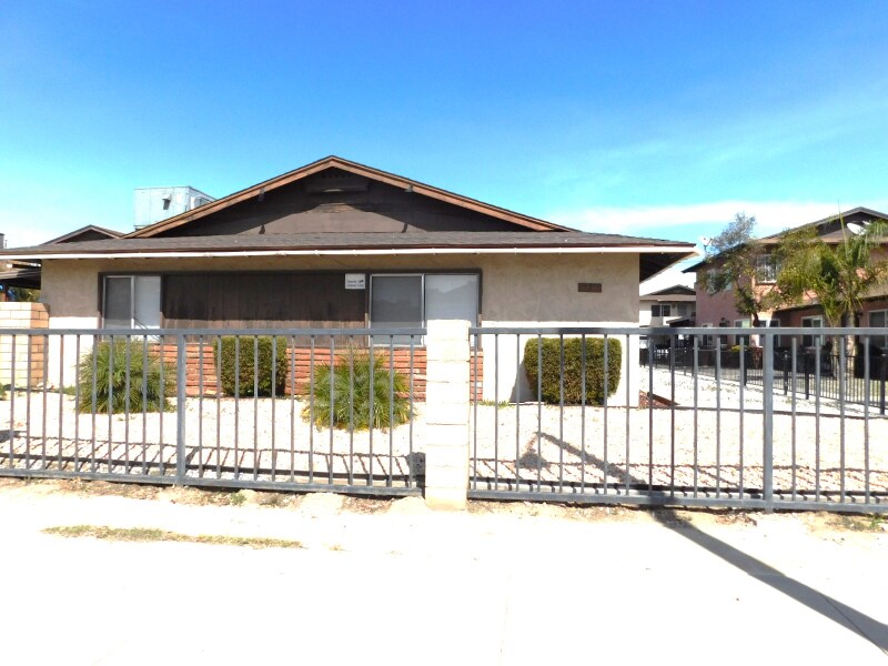 1230 Valencia Ave in Hemet, CA - Building Photo