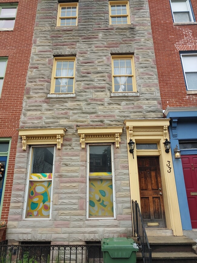 33 S Calhoun St in Baltimore, MD - Foto de edificio - Building Photo