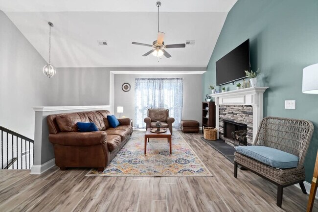 property at 2940 Lancelot Ln