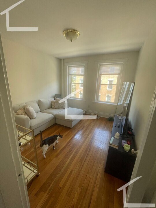 14 Camelot Ct in Boston, MA - Building Photo