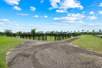 16175 Deer Path Ln in Wellington, FL - Building Photo - Building Photo