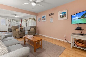 24 Ashworth Ave in Hampton, NH - Building Photo - Building Photo