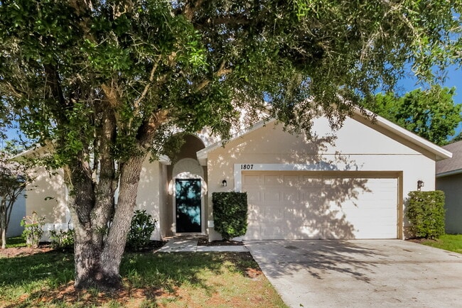 property at 1807 Palmetto Pine Ln