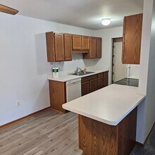 284 Minz Park Cir in West Bend, WI - Building Photo - Building Photo