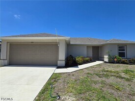 2122 NE 13th Pl in Cape Coral, FL - Building Photo