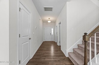 828 Knoll Cir in Greenville, NC - Building Photo - Building Photo