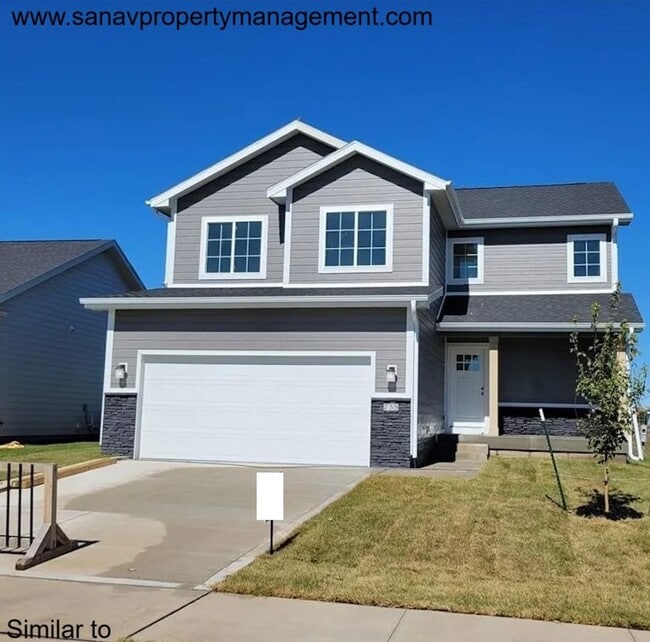 property at 735 SE Mesa Dr