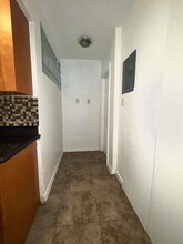 1450 NE 171 St in North Miami Beach, FL - Foto de edificio - Building Photo