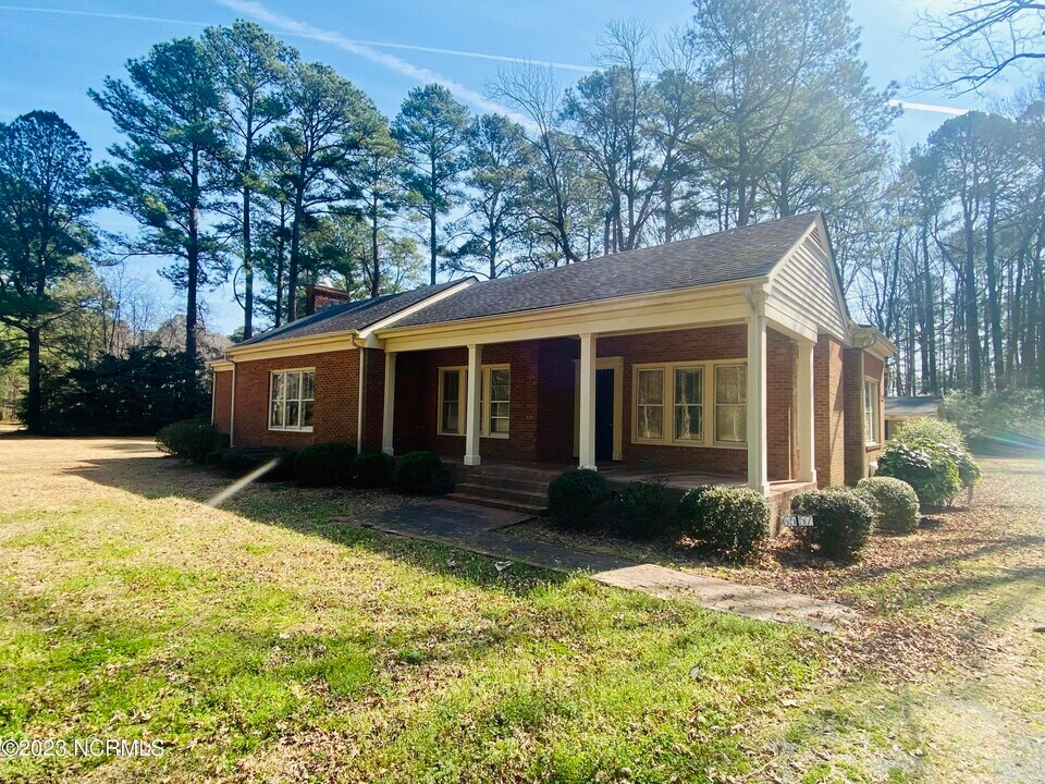 6557 E Wilson St in Fountain, NC - Building Photo
