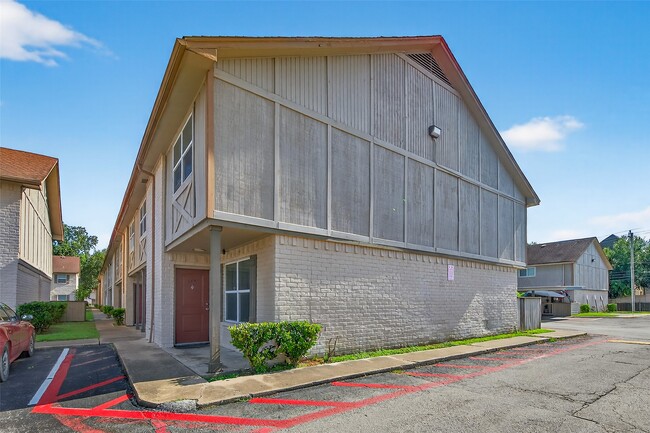 1701 Upland Dr in Houston, TX - Building Photo - Building Photo