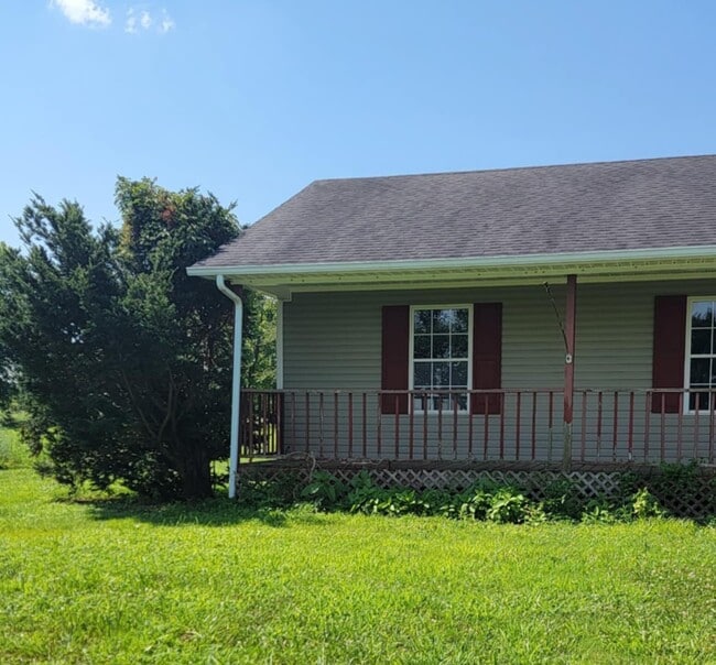 5293 Roaring Springs Rd in Cadiz, KY - Building Photo - Building Photo