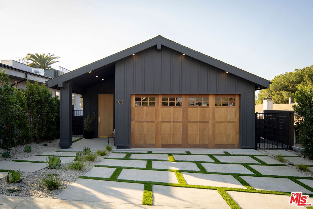 1017 Dexter St in Los Angeles, CA - Building Photo